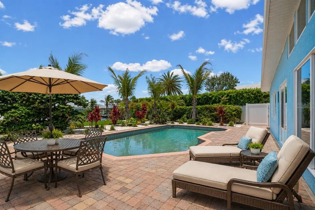 528 KEY ROYALE DRIVE photo 3
