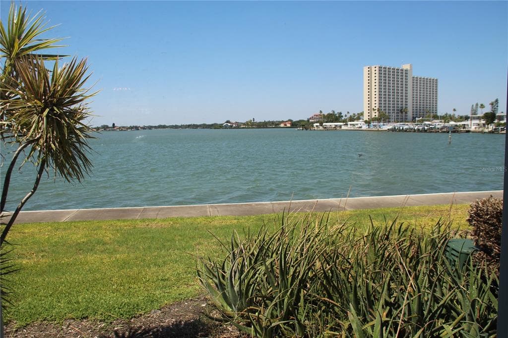 7560 BAY ISLAND DRIVE S 149 photo 13