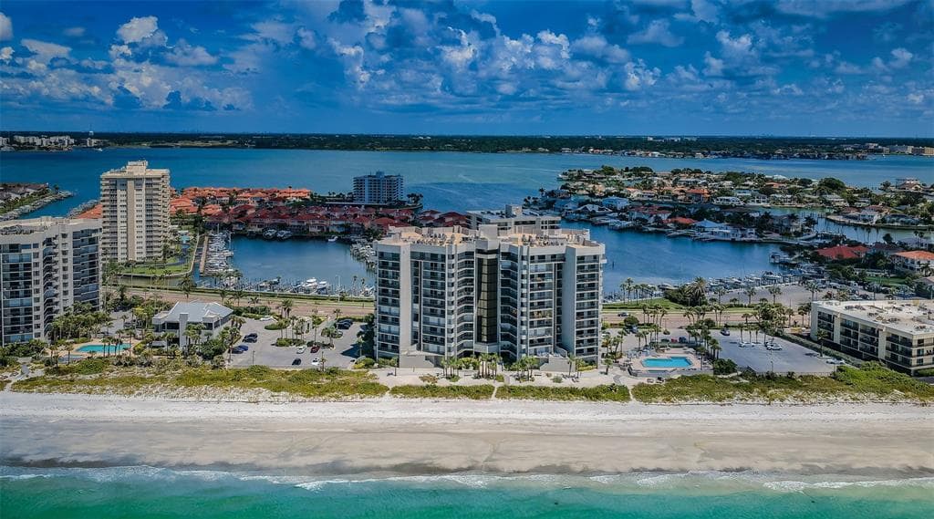 1660 GULF BOULEVARD #208 3