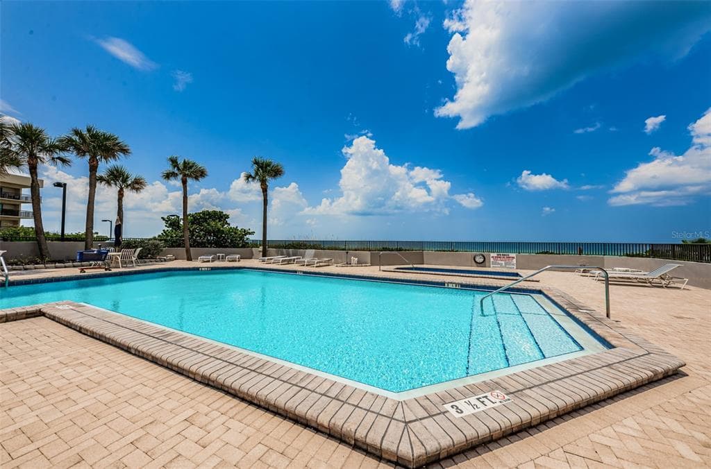 1660 GULF BOULEVARD #208 5
