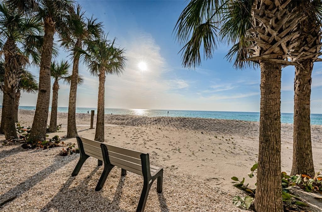 1660 GULF BOULEVARD #208 4