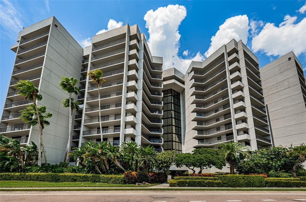 1660 GULF BOULEVARD 208 photo 8