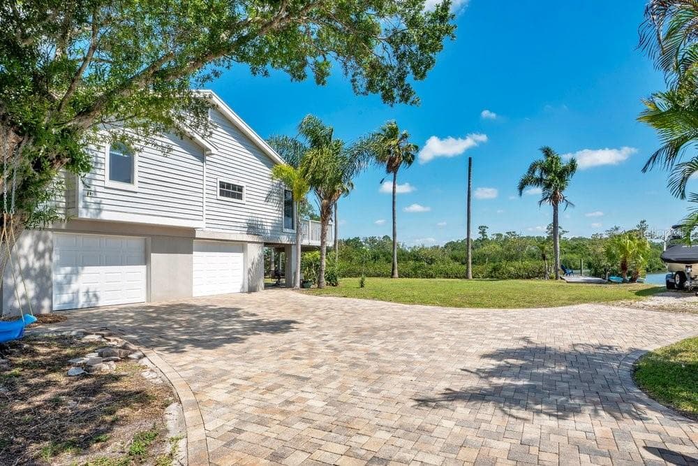 3858 SHORE BOULEVARD 4