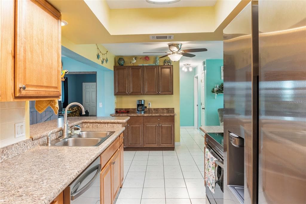 140 BARRE DRIVE NW photo 6