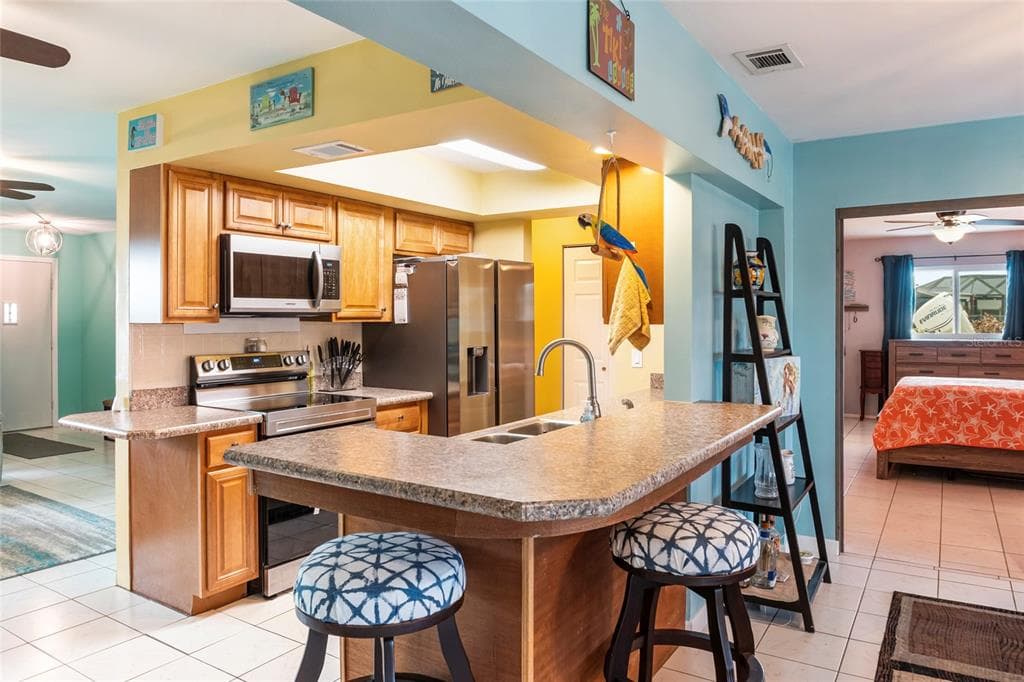 140 BARRE DRIVE NW photo 8
