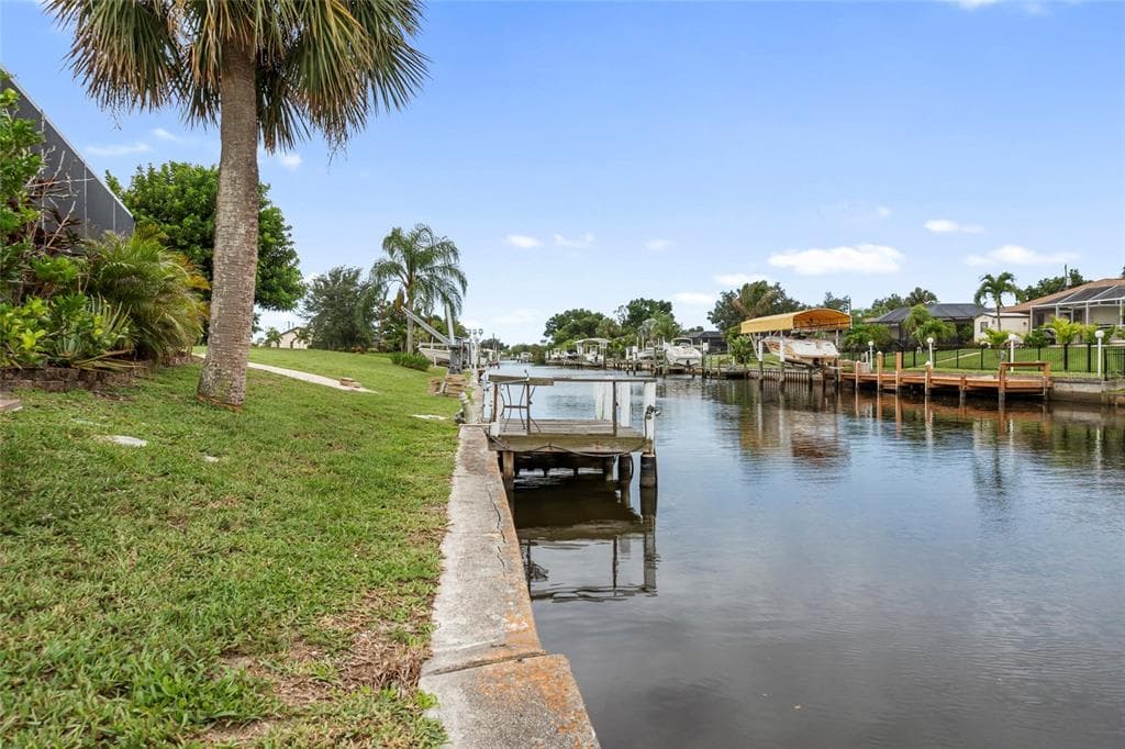 140 BARRE DRIVE NW photo 25