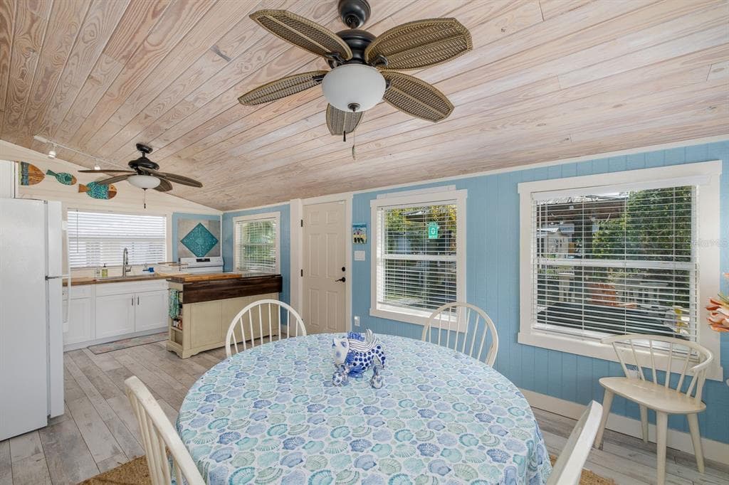 5473 DARLENE STREET photo 14