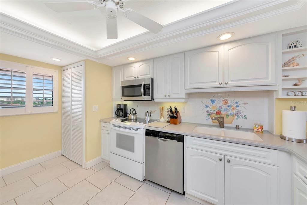 6480 MIDNIGHT PASS ROAD 503 photo 10