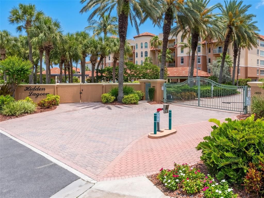 1695 PINELLAS BAYWAY S #D1 2