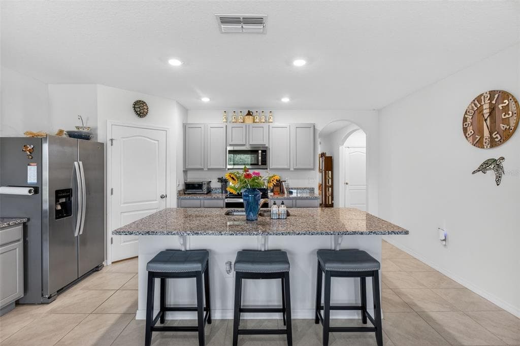 5946 SHINGLE CREEK ROAD photo 4