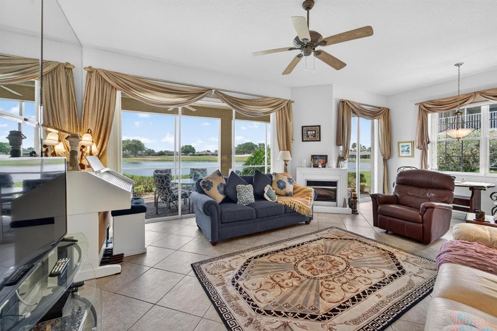1364 EMERALD DUNES DRIVE photo 2