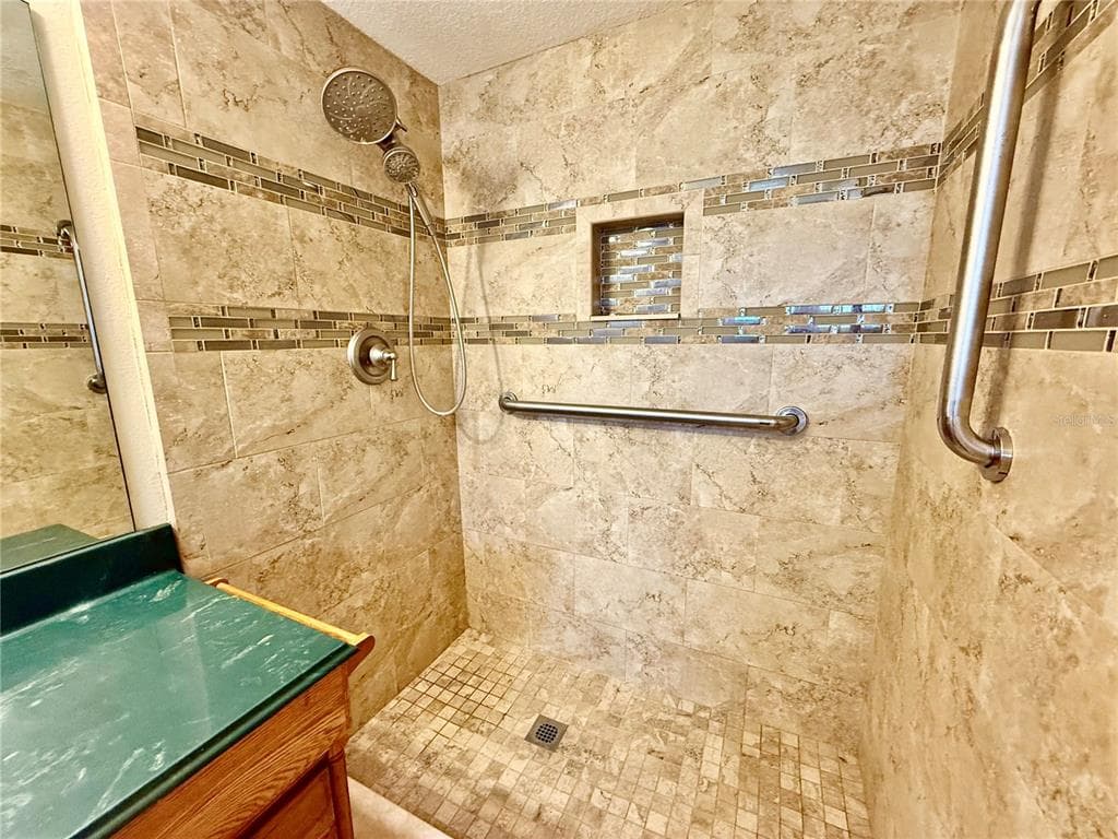 7607 VIENNA LANE photo 10
