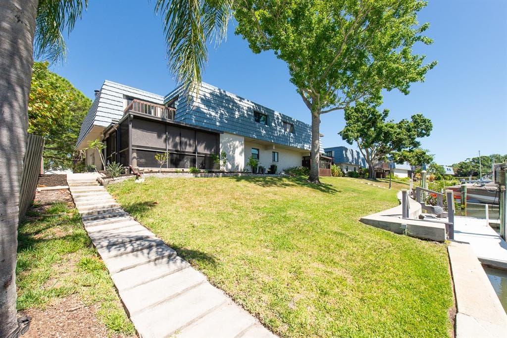 9476 TRADEWINDS AVENUE #9476 4