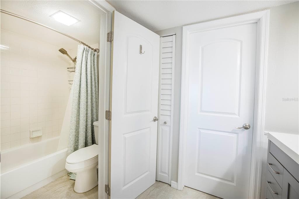 7300 SUN ISLAND DRIVE S 602 photo 24
