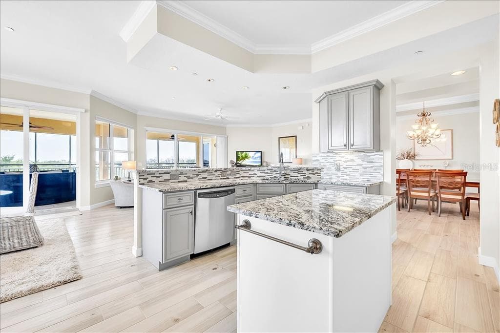 8560 AMBERJACK CIRCLE 301 photo 18