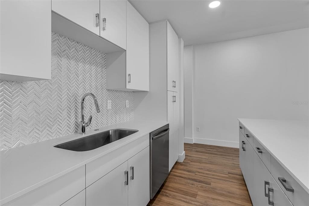 1703 N TAMIAMI TRAIL 211 photo 6