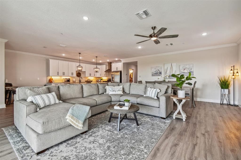 19505 GULF BOULEVARD 404 photo 8