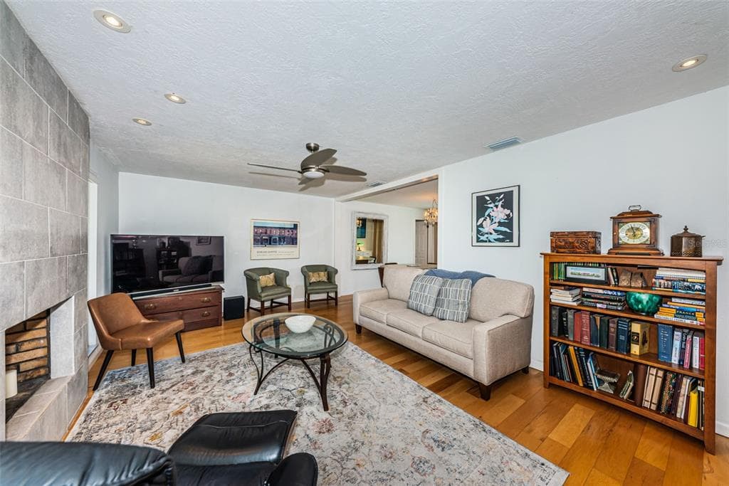 1496 49TH AVENUE NE photo 10