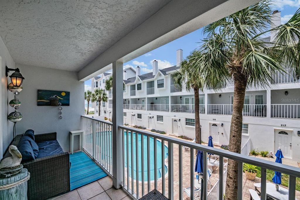 17960 GULF BOULEVARD 121 photo 25
