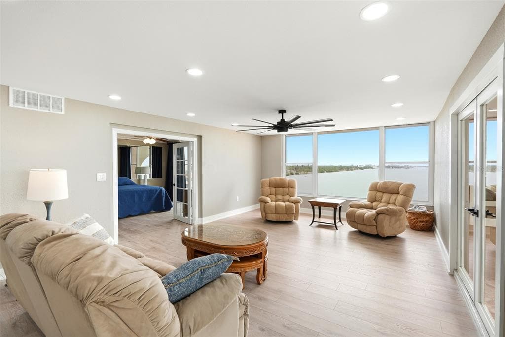 634 EDGEWATER DRIVE 844 photo 7