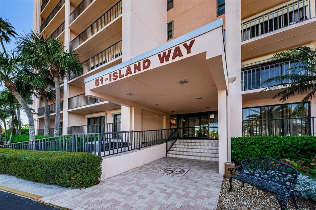 51 ISLAND WAY #306 2