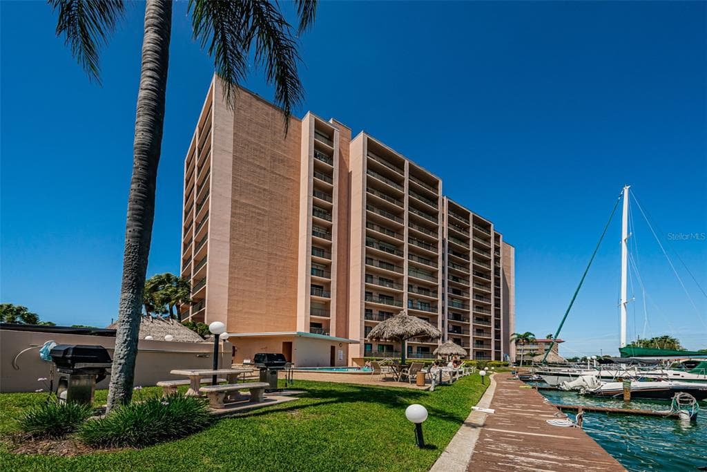 51 ISLAND WAY #306 1