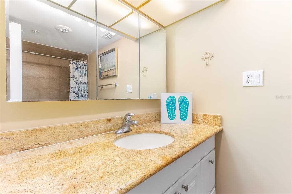 400 ISLAND WAY 212 photo 24