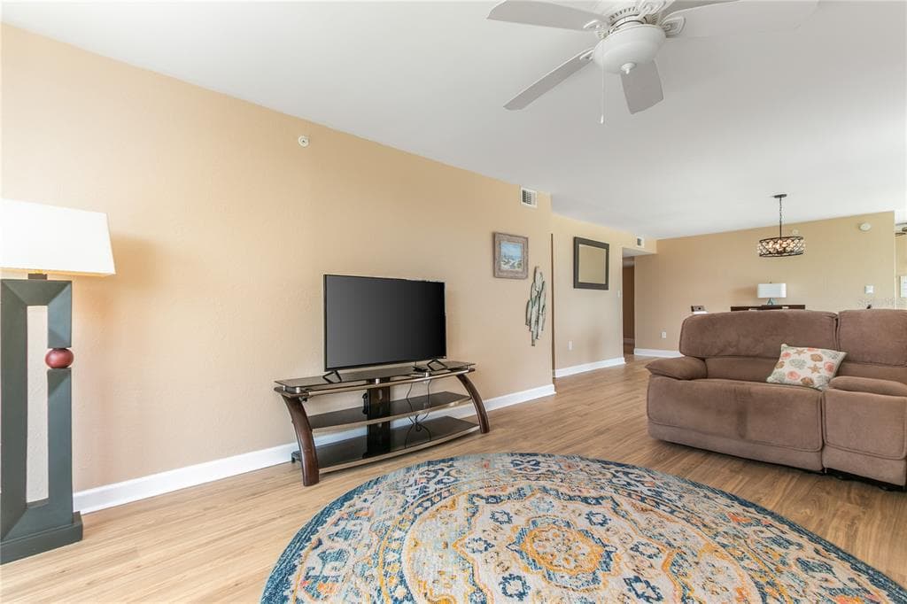 400 ISLAND WAY 212 photo 11