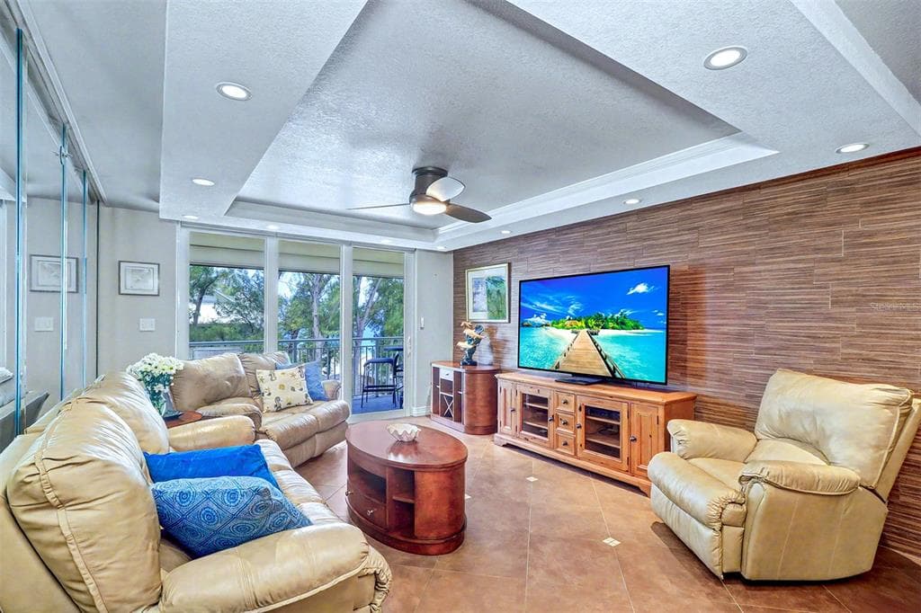 2504 GULF BOULEVARD 304 photo 6