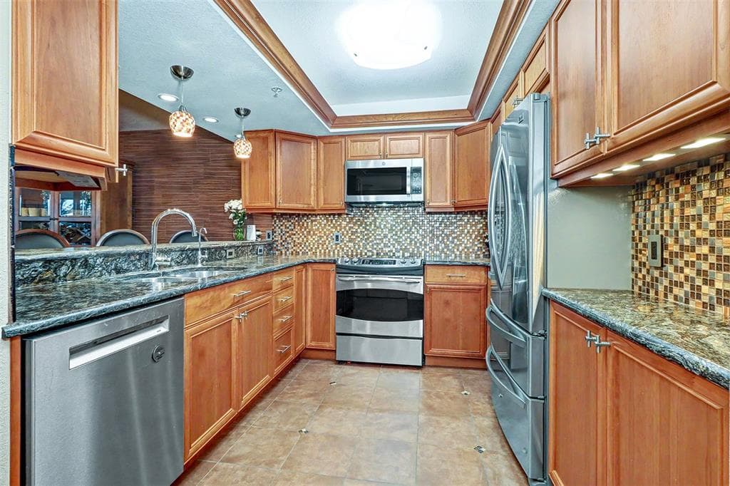 2504 GULF BOULEVARD 304 photo 7