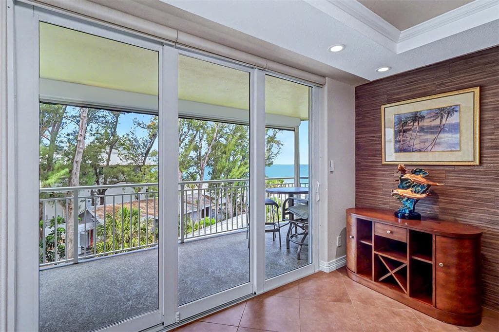 2504 GULF BOULEVARD 304 photo 25