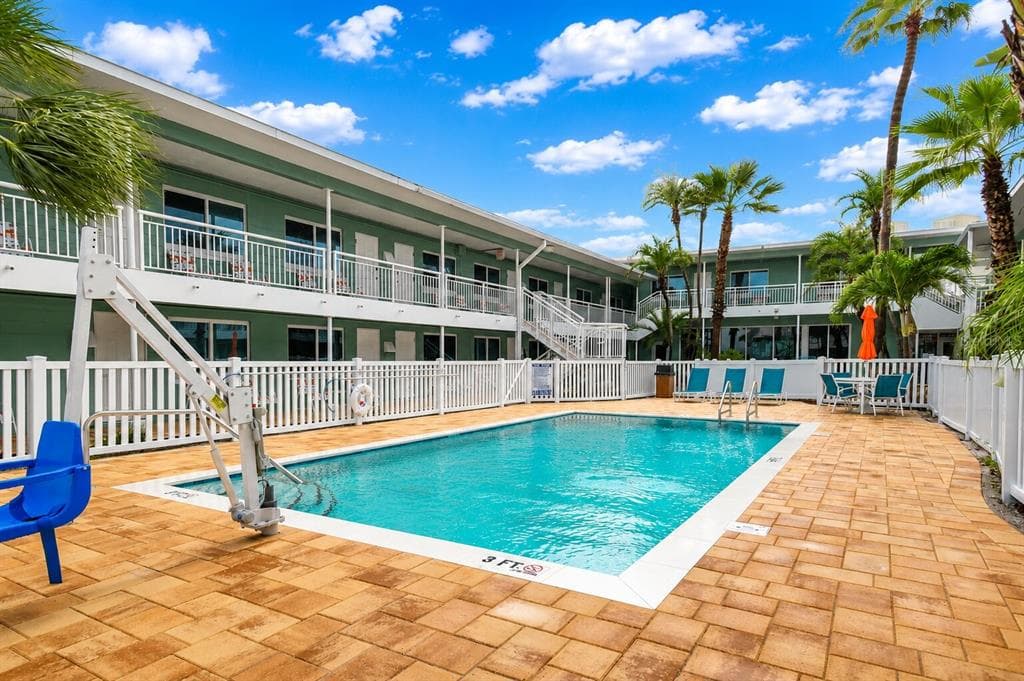 11730 GULF BOULEVARD 31 photo 3