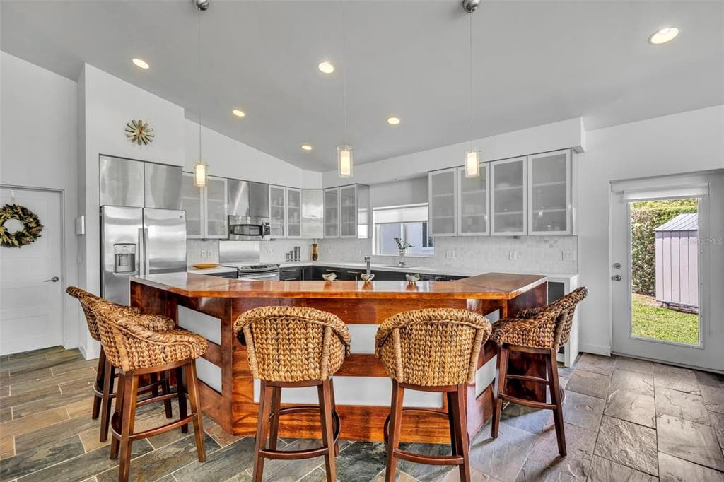 1841 LAKE SPIER DRIVE photo 11