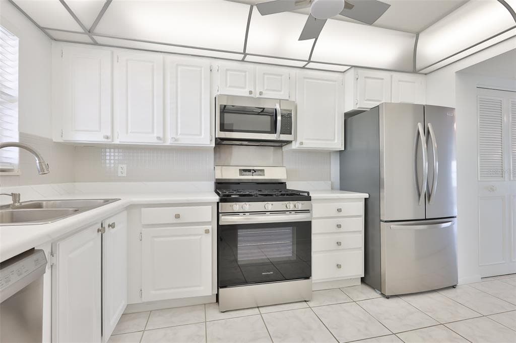 5980 SHORE BOULEVARD S #907 4