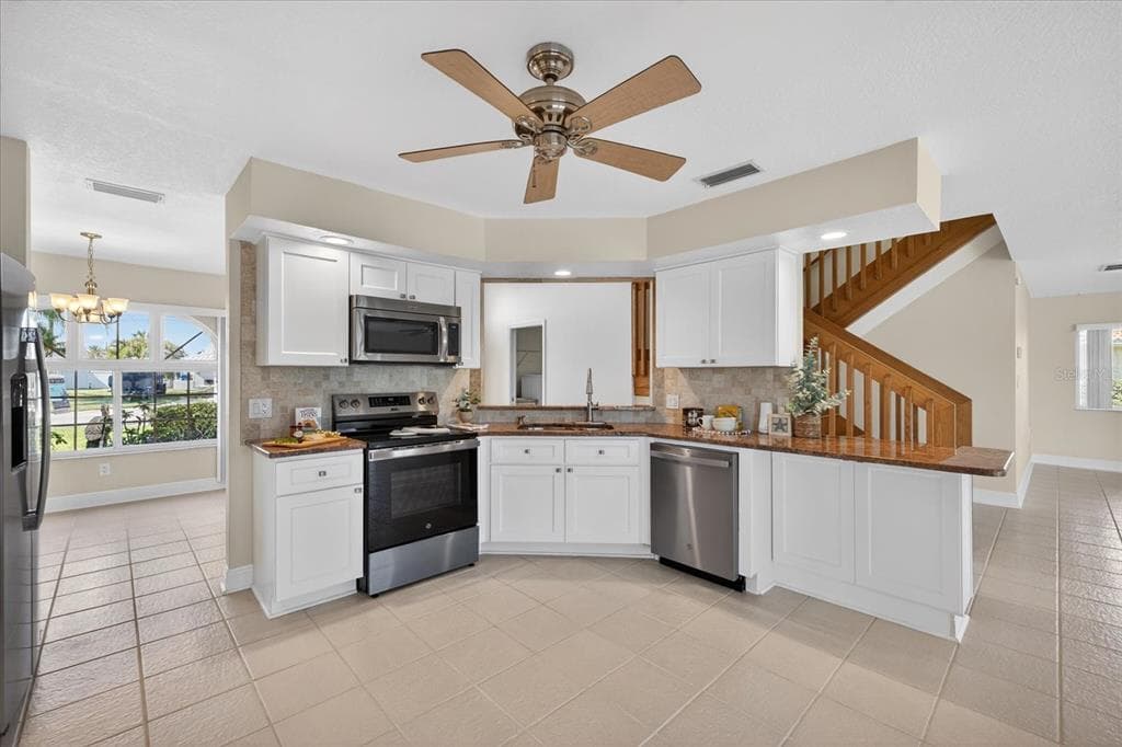 3640 HARBORVIEW COURT photo 14