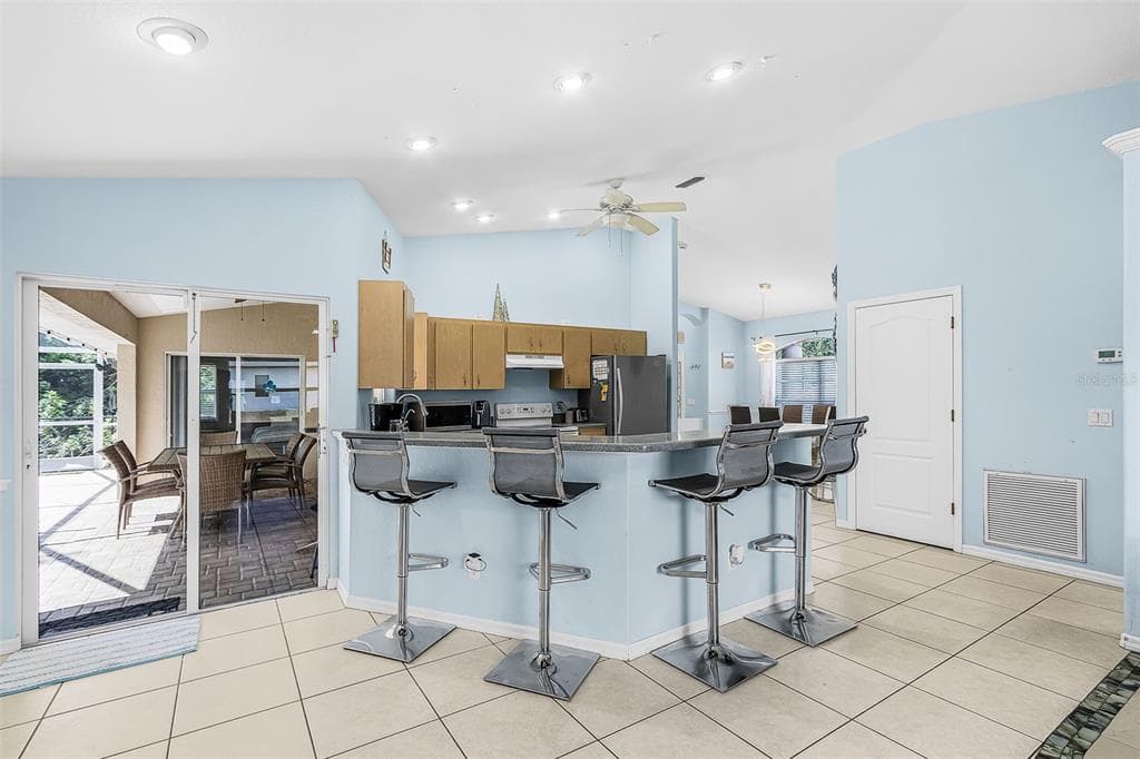 2590 ABBOTSFORD STREET photo 22