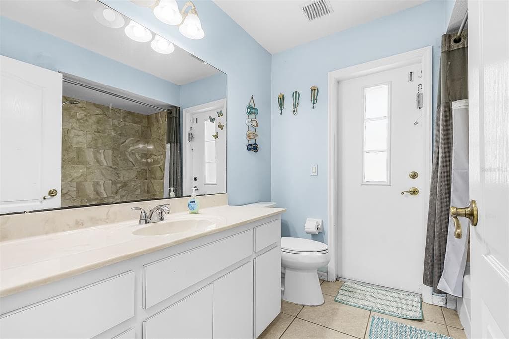 2590 ABBOTSFORD STREET photo 19