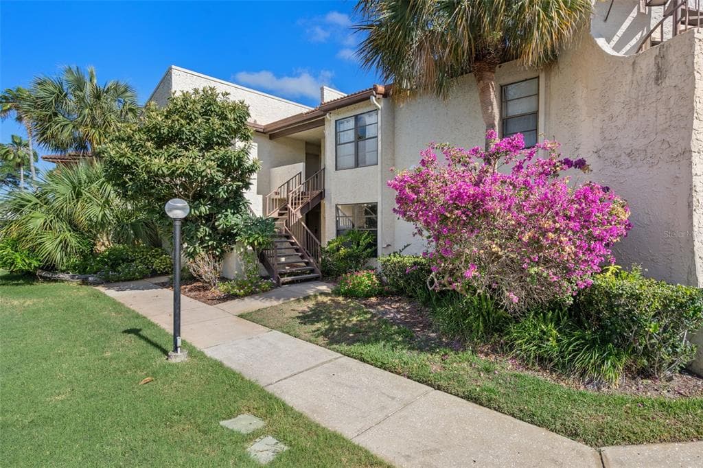 2571 CYPRUS DRIVE #1-201 1