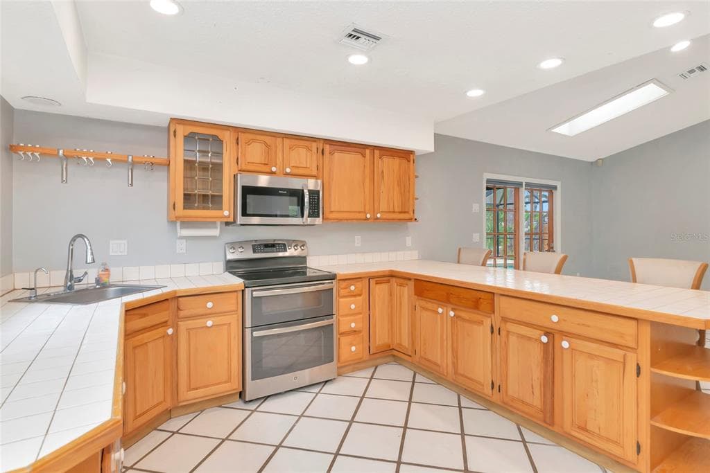 225 HOFFER STREET photo 8