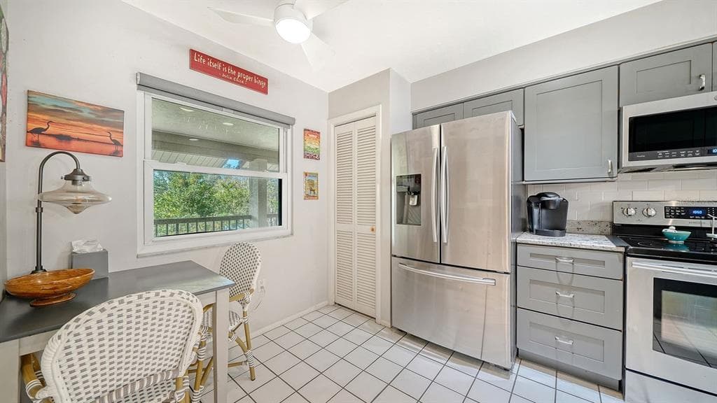 3840 MARINERS WAY 524A photo 17