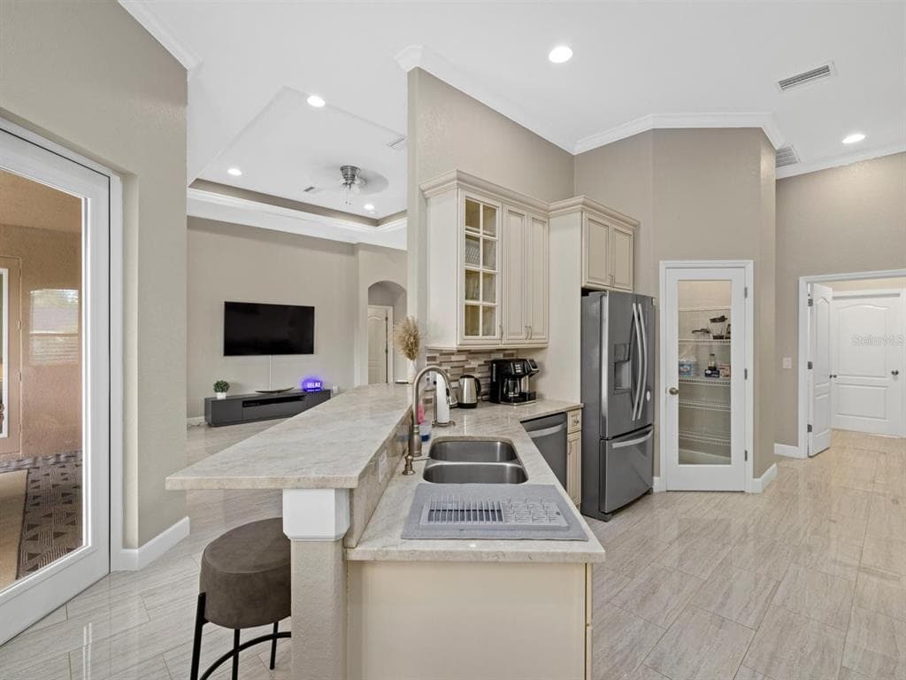 340 MCCABE STREET photo 10