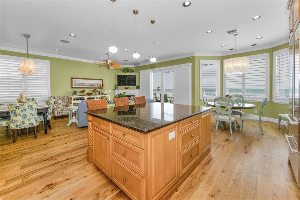 13303 GULF LANE photo 9