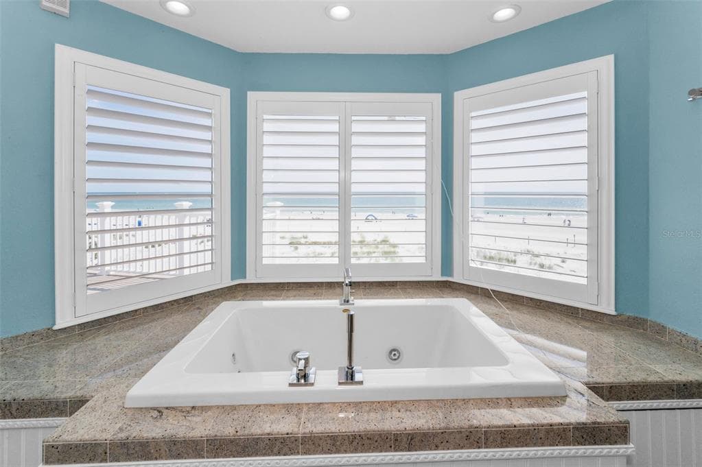 13303 GULF LANE photo 18