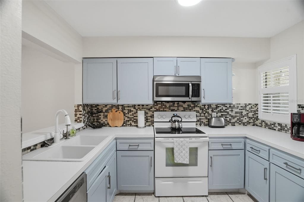 5557 SEA FOREST DRIVE 215 photo 2
