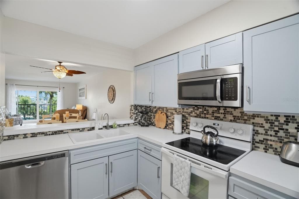 5557 SEA FOREST DRIVE 215 photo 3