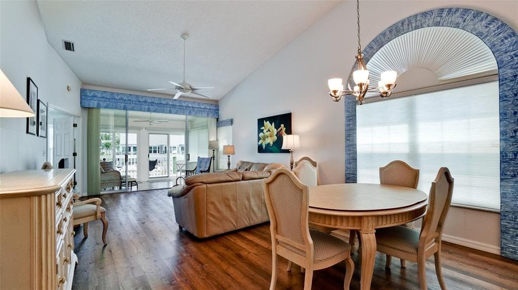 1011 IBIS COURT photo 9