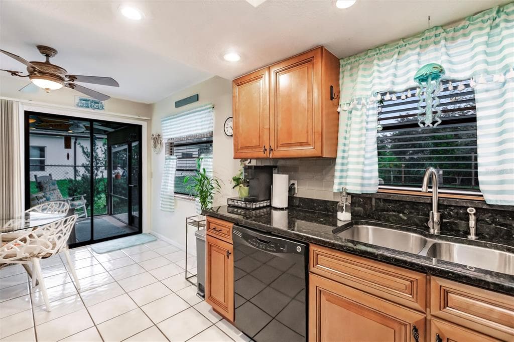 335 HARBOR BOULEVARD photo 12