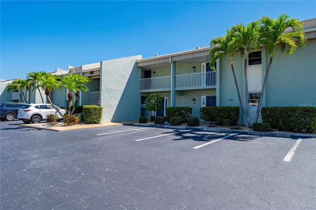 1400 MINEO DRIVE #12D 5