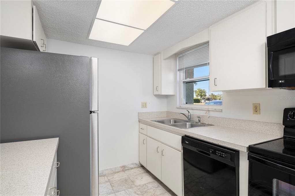 1400 MINEO DRIVE 12D photo 14