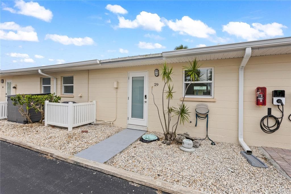 5830 MIDNIGHT PASS ROAD 29 photo 2